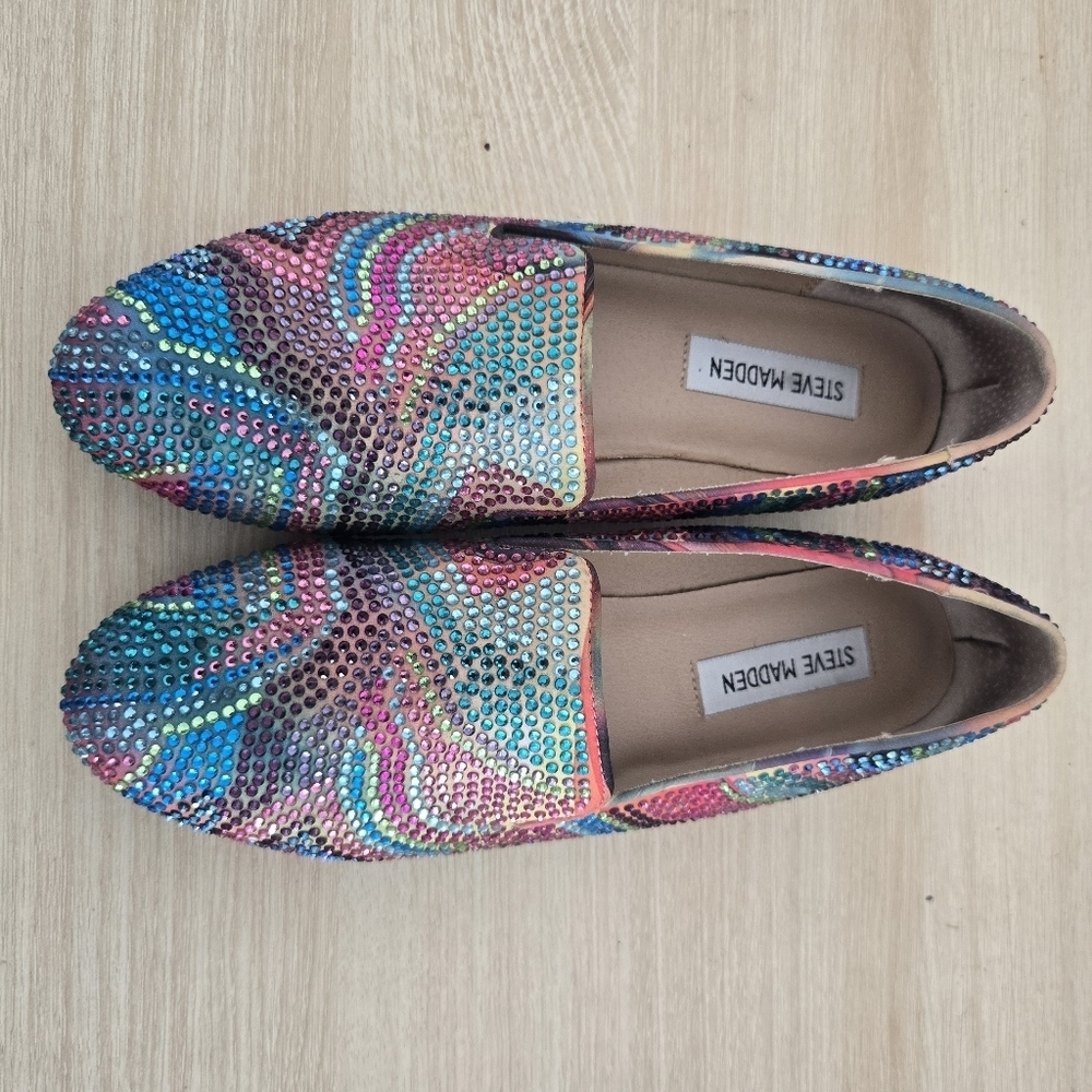 Steve Madden Blue and Red Flats with Vibrant Design - Picture 5 of 7